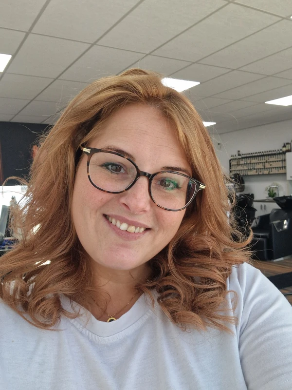 Desiree Visser, topstylist en eigenaresse van Devi Hairfashion
